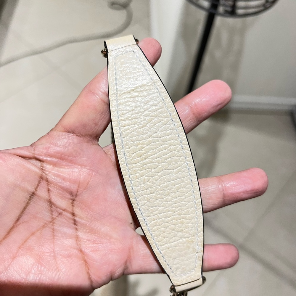 Gucci Ivory Leather Crossbody with Chain - Picture 10 of 16